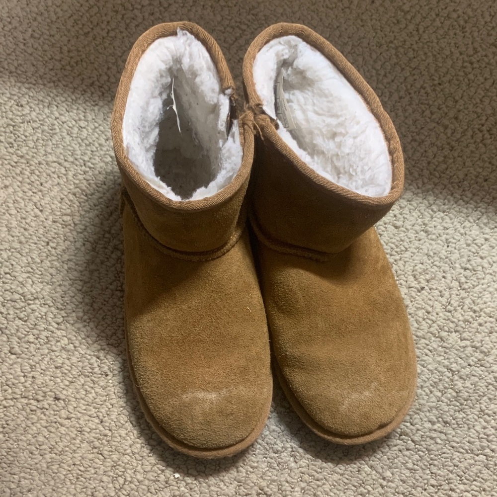 Cozy Tan Suede Boots with White Lining